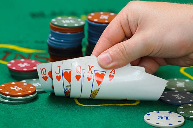 Sinh lời với Poker King88